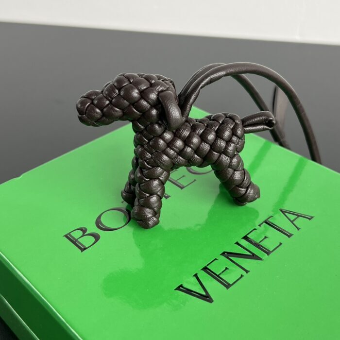 보테가베네타 도그 참 초콜릿 807068 레플리카 미러급 SA급 S급 고퀄리티 최상급 하이엔드 악세사리 [남성여성공용]