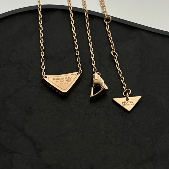프라다 큐빅 삼각형 펜던트 목걸이 로즈골드 레플리카 미러급 SA급 S급 고퀄리티 최상급 하이엔드 악세사리 [남성여성공용] 7