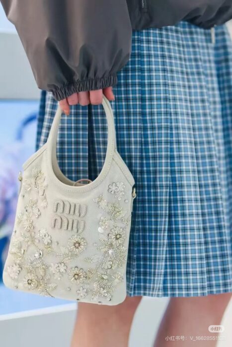 미우미우 자수 개버딘 아이비 백 초크 5BA281 핸드백 숄더백 레플리카 미러급 SA급 S급 고퀄리티 최상급 하이엔드 가방 [여성]