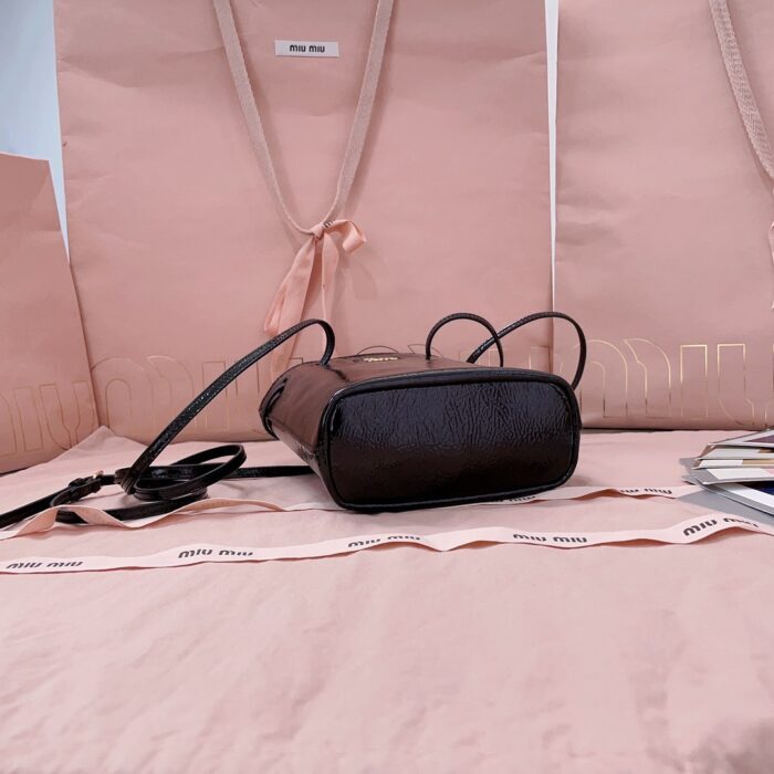 미우미우 나플락 페이턴트 레더 파우치 블랙 5NF460  크로스백 레플리카 미러급 SA급 S급 고퀄리티 최상급 하이엔드 가방 [여성] 7