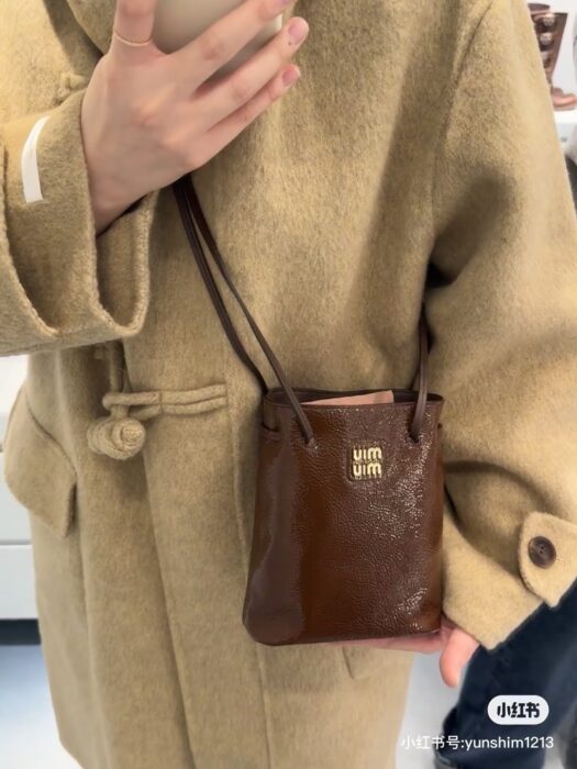 미우미우 나플락 페이턴트 레더 파우치 팔리샌더 5NF460 크로스백 레플리카 미러급 SA급 S급 고퀄리티 최상급 하이엔드 가방 [여성]