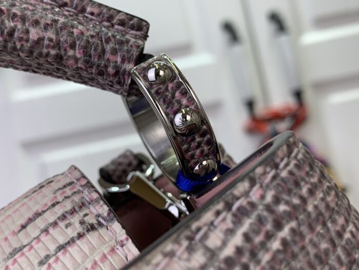 루이비통 카퓌신 미니 N98156 도마뱀 무늬 퍼플 크로스백 핸드백 레플리카 미러급 SA급 S급 고퀄리티 최상급 하이엔드 가방 [여성] 6