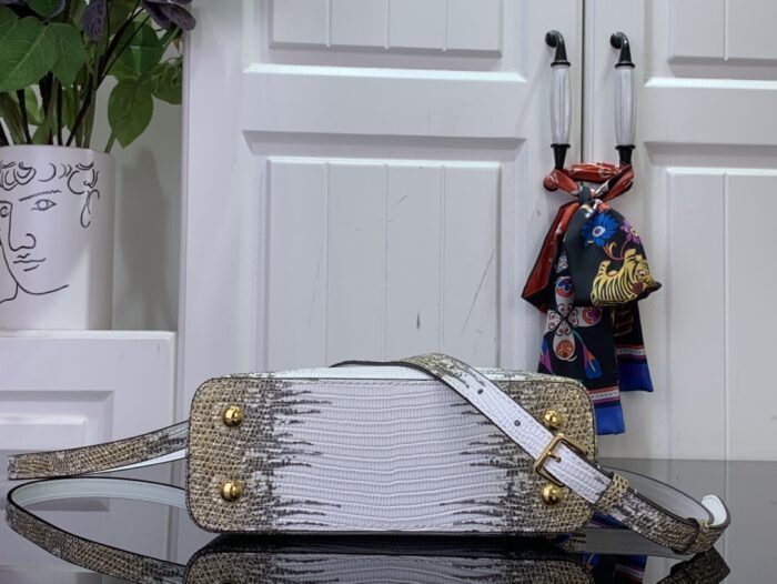 루이비통 카퓌신 미니 N98156 도마뱀 무늬 골드 크로스백 핸드백 레플리카 미러급 SA급 S급 고퀄리티 최상급 하이엔드 가방 [여성] 5