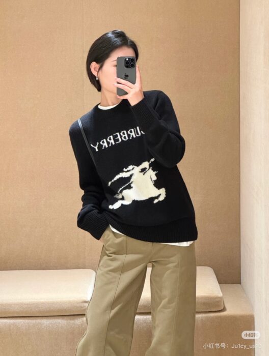 버버리 캐시미어 승마 자카드 긴팔 라운드 니트 블랙 레플리카 미러급 SA급 S급 고퀄리티 하이엔드 최상급 의류 [남성여성공용] 3