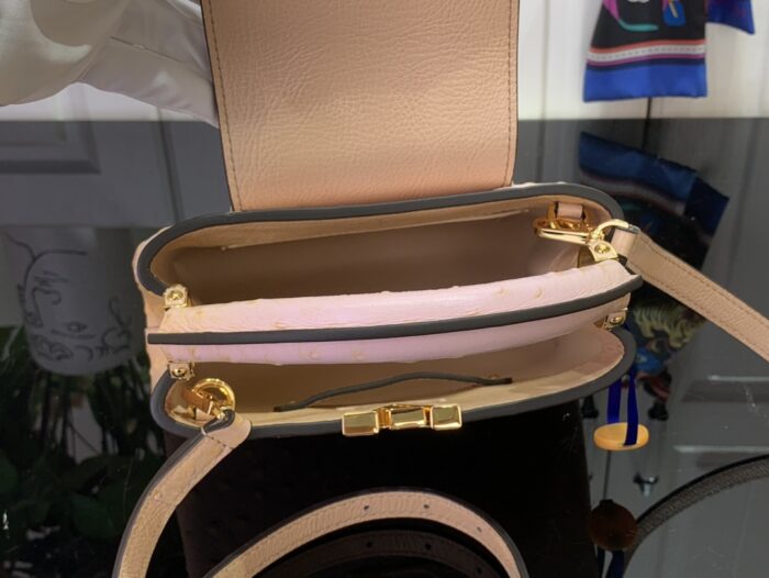 루이비통 카퓌신 미니 타조무늬 M94227 핑크색 레플리카 미러급 SA급 S급 고퀄리티 최상급 하이엔드 가방 [여성] 3