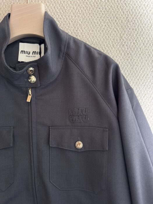 미우미우 로고 자수 골지 니트 재킷 레플리카 미러급 SA급 S급 고퀄리티 하이엔드 최상급 의류 [여성] 13