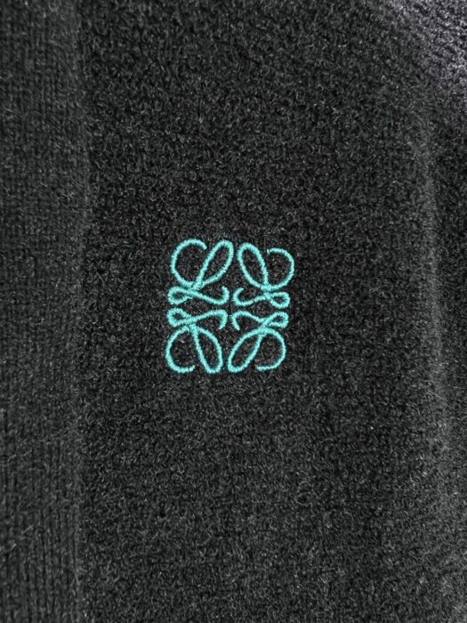 로에베 로고 자수 양털 니트 후드티 블랙 레플리카 미러급 SA급 S급 고퀄리티 하이엔드 최상급 의류 [남성여성공용] 12