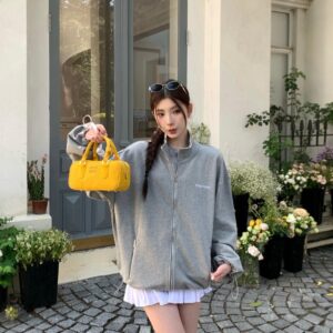 미우미우 단색 지퍼 맨투맨 트레이닝집업 그레이 레플리카 미러급 SA급 S급 고퀄리티 하이엔드 최상급 의류 [남성여성공용]