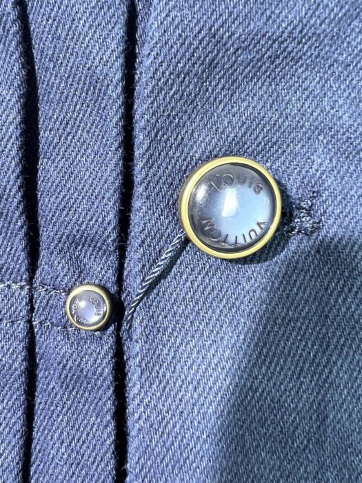 루이비통 포켓 로고 자수 데님 자켓 블루 레플리카 미러급 SA급 S급 고퀄리티 하이엔드 최상급 의류 [남성여성공용] 16