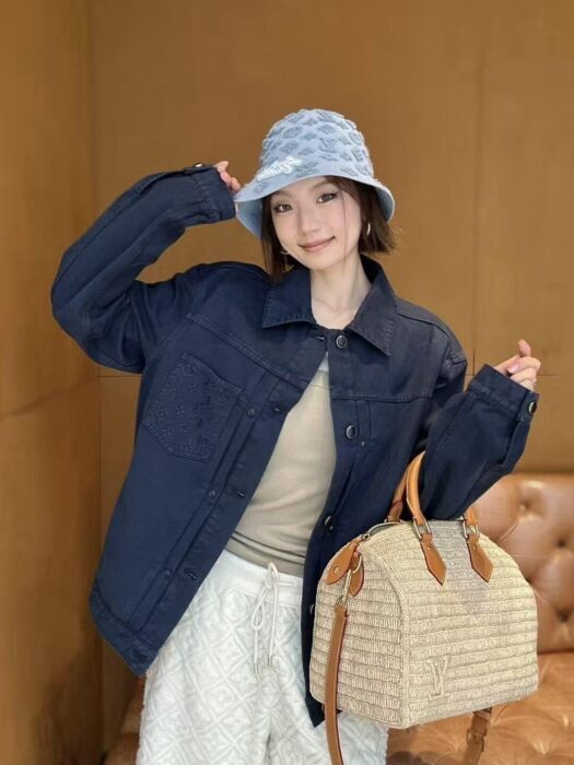 루이비통 포켓 로고 자수 데님 자켓 블루 레플리카 미러급 SA급 S급 고퀄리티 하이엔드 최상급 의류 [남성여성공용] 2