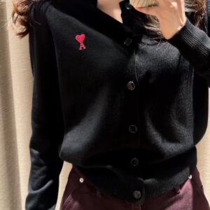 아미 하트 자수 양털 칼라 넥 가디건 블랙 레플리카 미러급 SA급 S급 고퀄리티 하이엔드 최상급 의류 [남성여성공용]