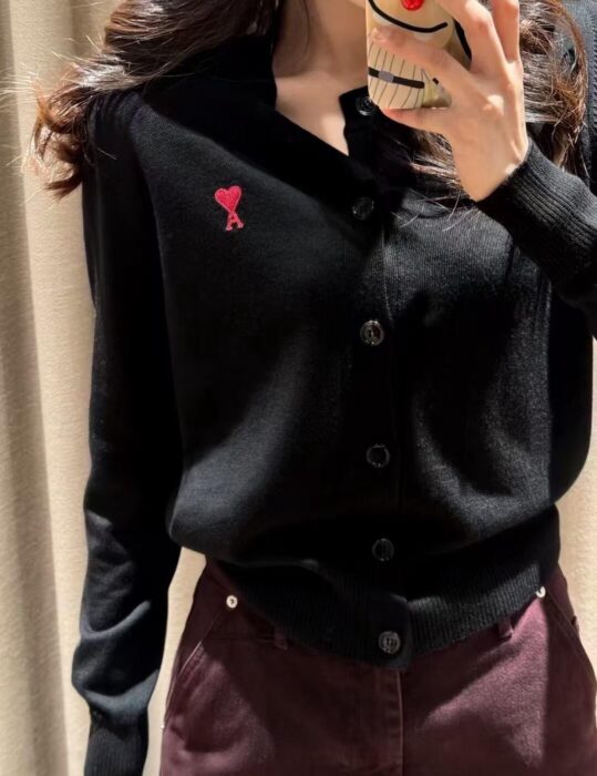 아미 하트 자수 양털 칼라 넥 가디건 블랙 레플리카 미러급 SA급 S급 고퀄리티 하이엔드 최상급 의류 [남성여성공용]