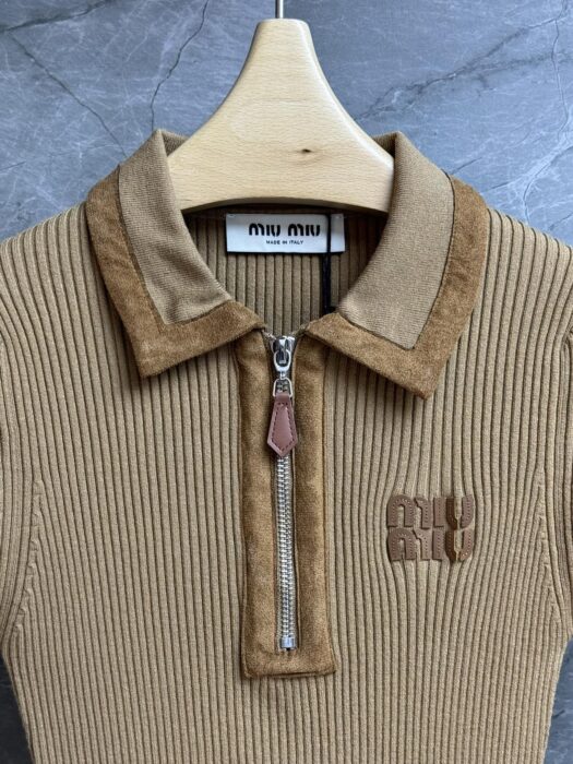 미우미우 리브드 니트 캐시미어 폴로 스웨터 레플리카 미러급 SA급 S급 고퀄리티 하이엔드 최상급 의류 [여성] 9