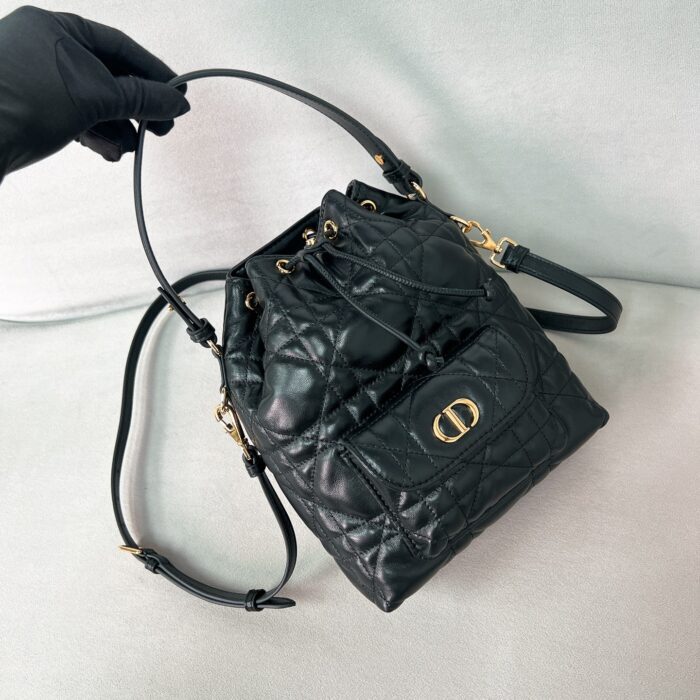 디올 카로 버킷백 스몰 매크로까나쥬 블랙 크로스백 핸드백 레플리카 미러급 SA급 S급 고퀄리티 최상급 하이엔드 가방 [여성]