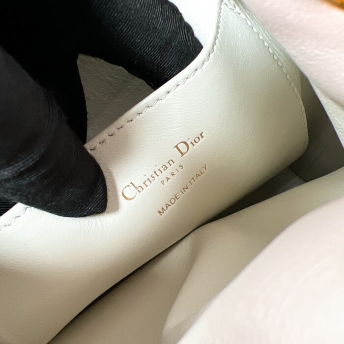 디올 카로 버킷백 스몰 매크로까나쥬 화이트 크로스백 핸드백 레플리카 미러급 SA급 S급 고퀄리티 최상급 하이엔드 가방 [여성] 9