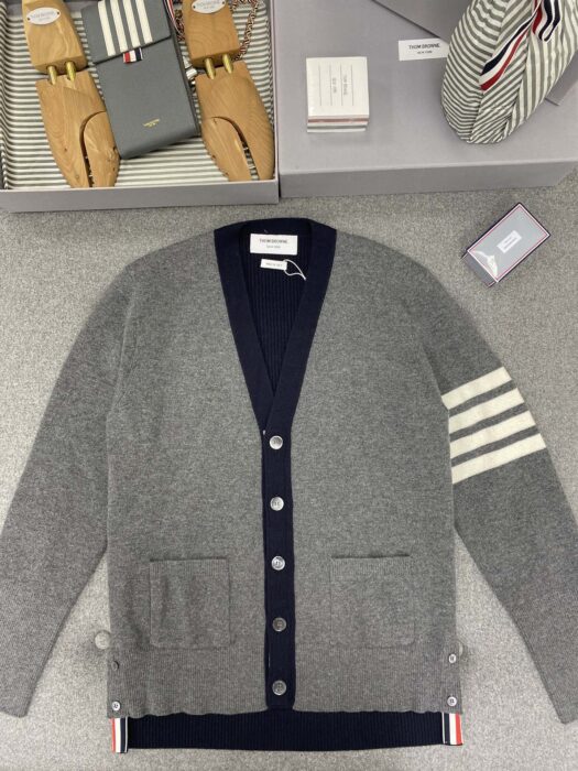 톰브라운 울 니트 가디건 레플리카 미러급 SA급 S급 고퀄리티 하이엔드 최상급 의류 [남성여성공용] 24