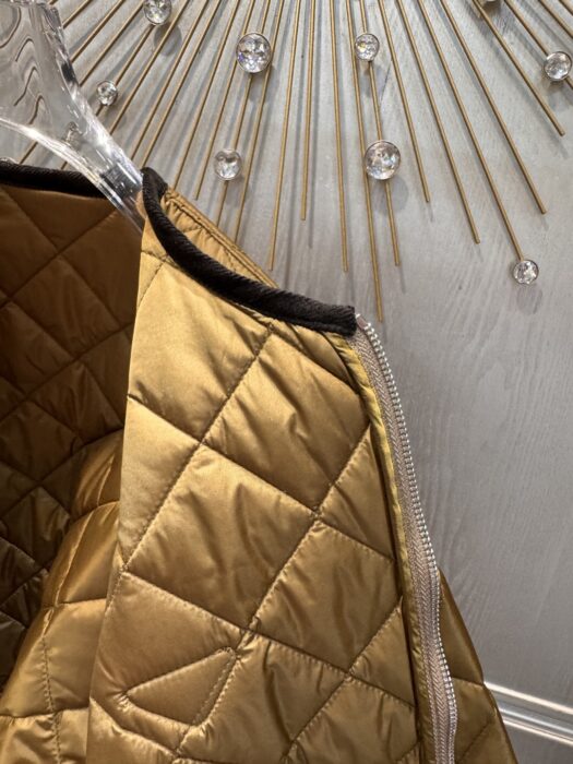 프라다 카라멜 체크 라운드 패딩 코트 레플리카 미러급 SA급 S급 고퀄리티 하이엔드 최상급 의류 [여성] 7