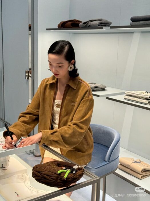 미우미우 스웨이드 블루종 자켓 레플리카 미러급 SA급 S급 고퀄리티 하이엔드 최상급 의류 [여성] 13