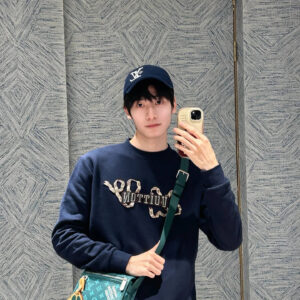 루이비통 자수 코튼 크루넥 나발 아카데미 맨투맨 레플리카 미러급 SA급 S급 고퀄리티 하이엔드 최상급 의류 [남성여성공용]