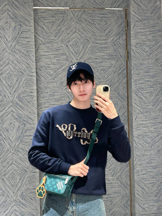 루이비통 자수 코튼 크루넥 나발 아카데미 맨투맨 레플리카 미러급 SA급 S급 고퀄리티 하이엔드 최상급 의류 [남성여성공용]