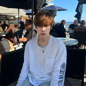 크롬하츠 소매 모노그램 프린트 긴팔티 화이트 레플리카 미러급 SA급 S급 고퀄리티 하이엔드 최상급 의류 [남성]