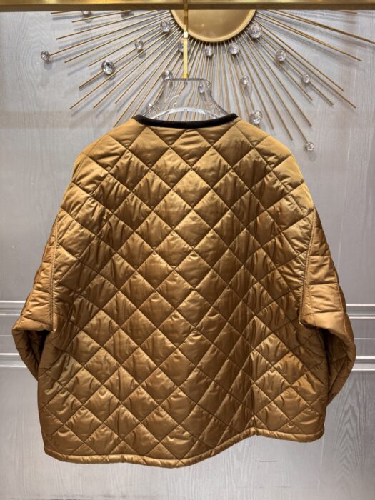 프라다 카라멜 체크 라운드 패딩 코트 레플리카 미러급 SA급 S급 고퀄리티 하이엔드 최상급 의류 [여성] 3