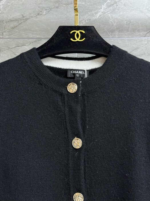 샤넬 버튼 니트 가디건 레플리카 미러급 SA급 S급 고퀄리티 하이엔드 최상급 의류 [여성] 4