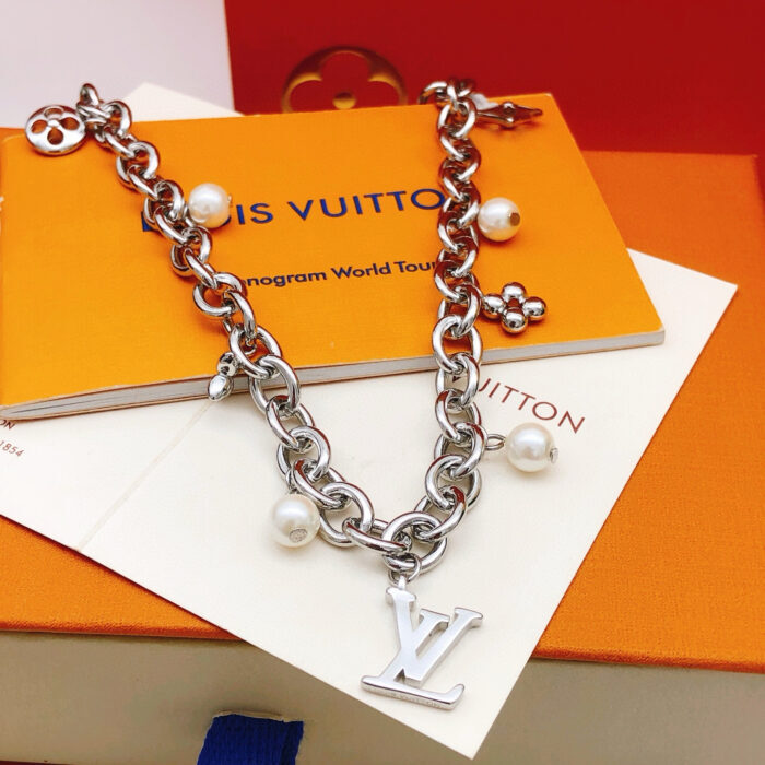 루이비통 LV 진주 펜던트 체인 목걸이 실버 레플리카 미러급 SA급 S급 고퀄리티 최상급 하이엔드 악세사리 [여성] 4