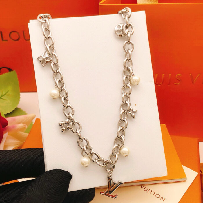 루이비통 LV 진주 펜던트 체인 목걸이 실버 레플리카 미러급 SA급 S급 고퀄리티 최상급 하이엔드 악세사리 [여성] 5