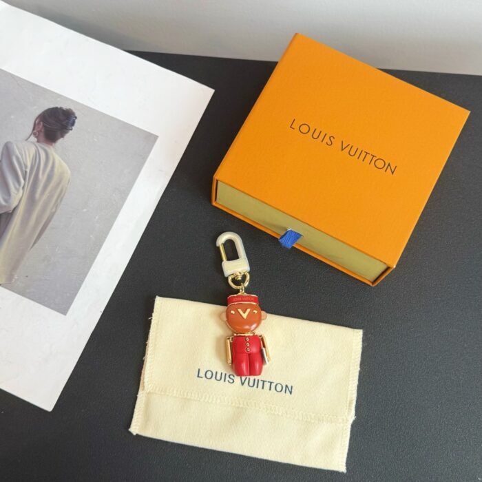 루이비통 웨이터 키링 백 참 레드 M1990 레플리카 미러급 SA급 S급 고퀄리티 최상급 하이엔드 악세사리 [남성여성공용] 5