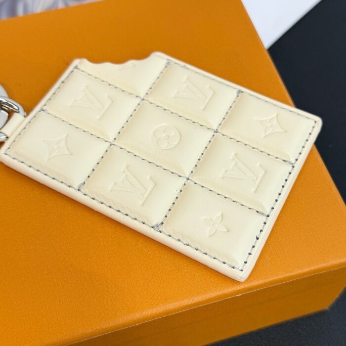 루이비통 초콜릿 키링 백 참 아이보리 M01478 레플리카 미러급 SA급 S급 고퀄리티 최상급 하이엔드 악세사리 [남성여성공용] 5