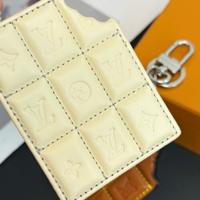 루이비통 초콜릿 키링 백 참 아이보리 M01478 레플리카 미러급 SA급 S급 고퀄리티 최상급 하이엔드 악세사리 [남성여성공용] 8