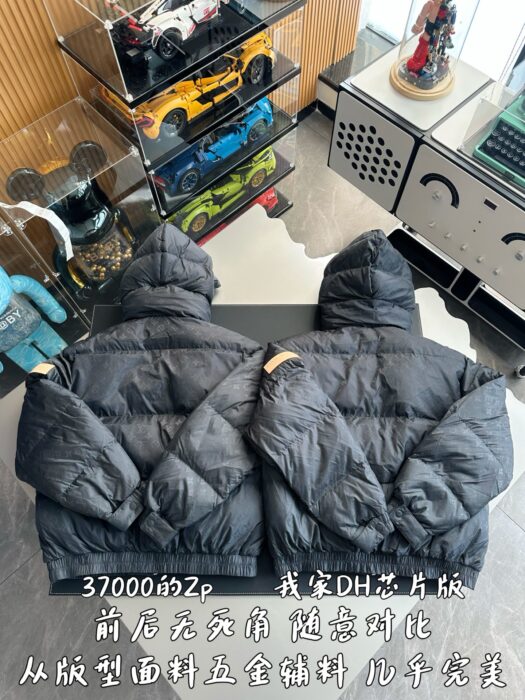 루이비통 올 오버 로고 털 코튼 패딩 점퍼 블랙 레플리카 미러급 SA급 S급 고퀄리티 하이엔드 최상급 의류 [남성여성공용] 4