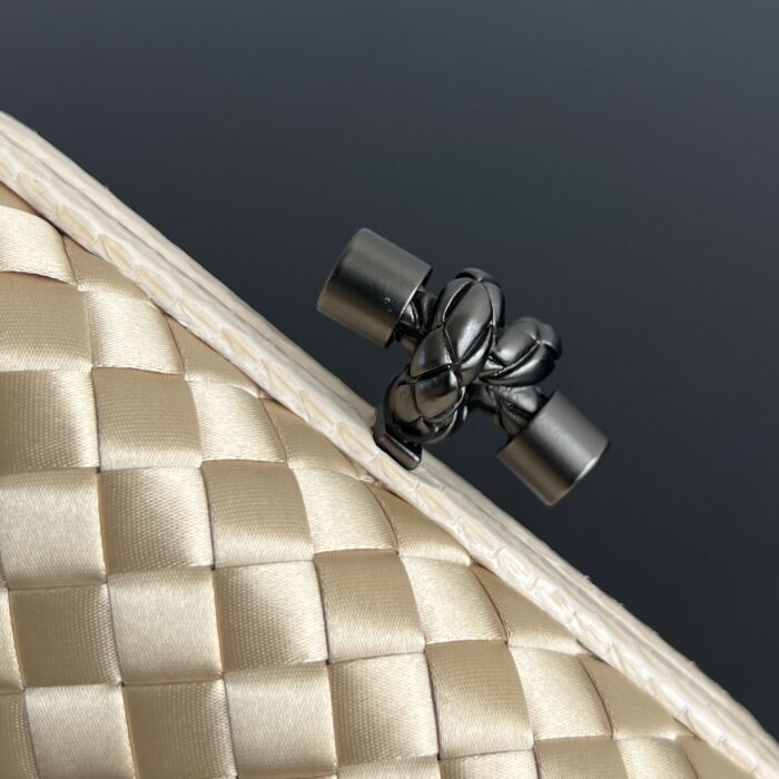 보테가베네타 놋 717622 크림 실크 명주 8651 레플리카 미러급 SA급 S급 고퀄리티 최상급 하이엔드 클러치백 가방 [여성] 8