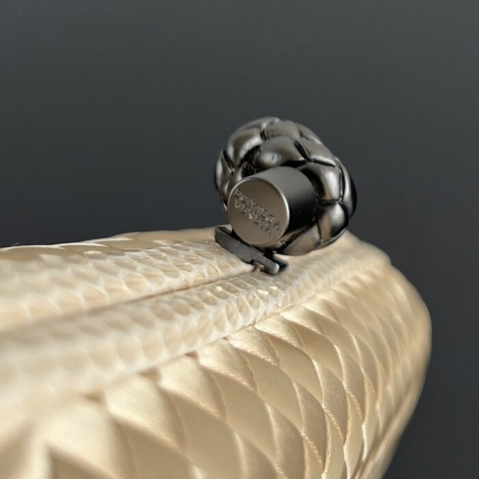 보테가베네타 놋 717622 크림 실크 명주 8651 레플리카 미러급 SA급 S급 고퀄리티 최상급 하이엔드 클러치백 가방 [여성] 8