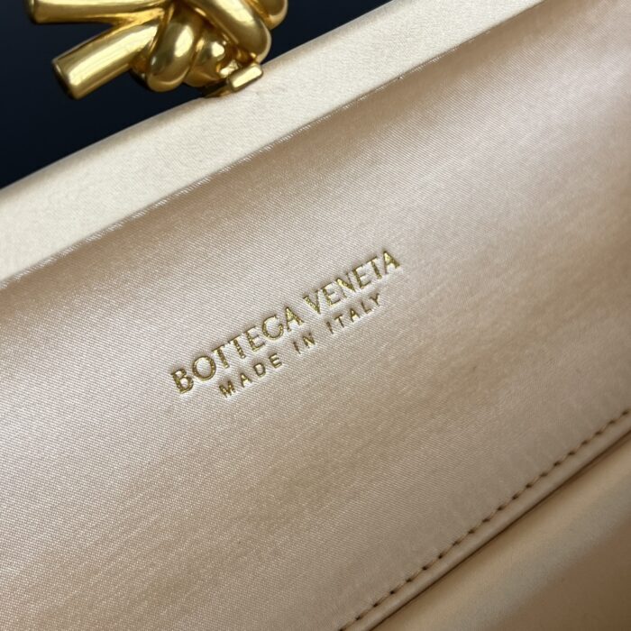 보테가베네타 놋 717622 크림 실크 명주 레플리카 미러급 SA급 S급 고퀄리티 최상급 하이엔드 클러치백 가방 [여성] 9