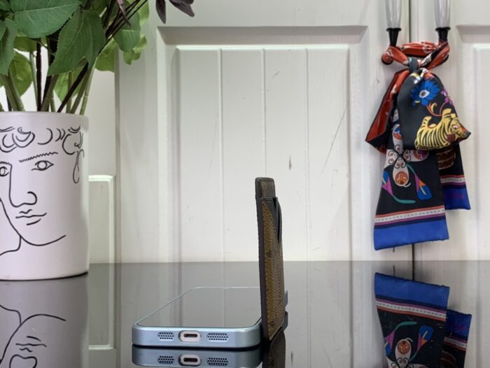 루이비통 포르트-카르트 마그넷 맥세이프 카드지갑 M25654 레플리카 미러급 SA급 S급 고퀄리티 최상급 하이엔드 지갑 [남성여성공용] 3