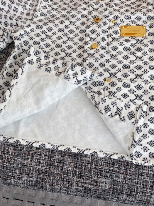 루이비통 블러리 모노그램 자켓 레플리카 미러급 SA급 S급 고퀄리티 하이엔드 최상급 의류 [여성] 24