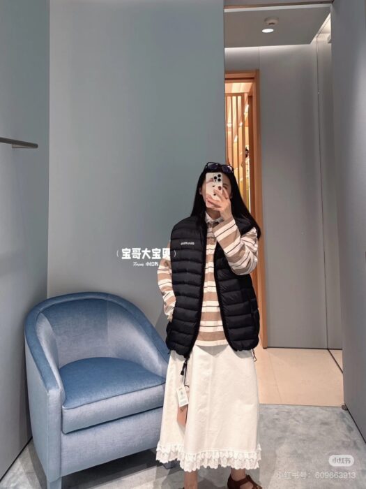 미우미우 라이트 퐁제 다운 베스트 레플리카 미러급 SA급 S급 고퀄리티 하이엔드 최상급 의류 [여성] 11