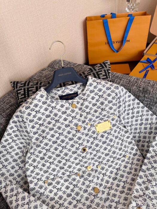 루이비통 블러리 모노그램 자켓 레플리카 미러급 SA급 S급 고퀄리티 하이엔드 최상급 의류 [여성] 10