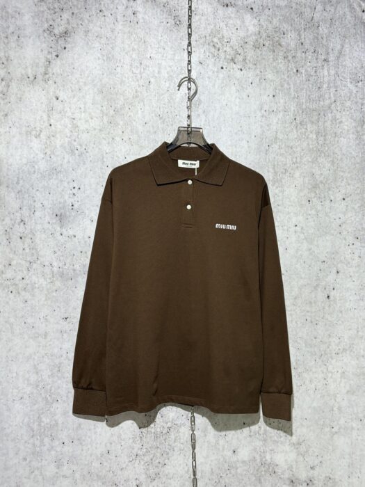 미우미우 흰색 모노그램 자수 폴로 카라티 브라운 레플리카 미러급 SA급 S급 고퀄리티 하이엔드 최상급 의류 [남성여성공용]