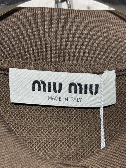 미우미우 흰색 모노그램 자수 폴로 카라티 브라운 레플리카 미러급 SA급 S급 고퀄리티 하이엔드 최상급 의류 [남성여성공용] 15