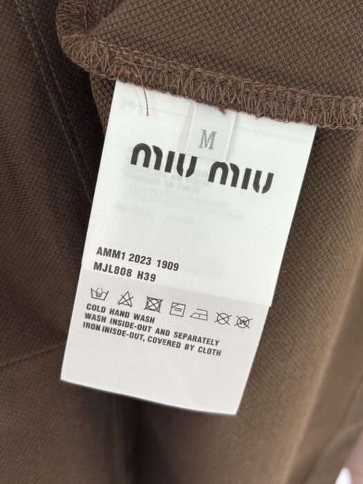 미우미우 흰색 모노그램 자수 폴로 카라티 브라운 레플리카 미러급 SA급 S급 고퀄리티 하이엔드 최상급 의류 [남성여성공용] 16