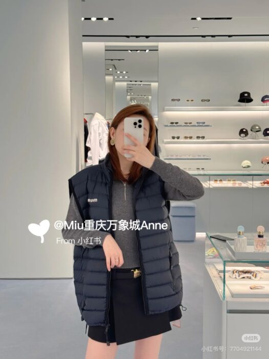미우미우 라이트 퐁제 다운 베스트 레플리카 미러급 SA급 S급 고퀄리티 하이엔드 최상급 의류 [여성] 12