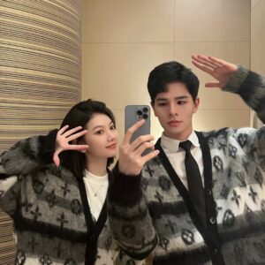 루이비통 배색 모헤어 가디건 그레이 레플리카 미러급 SA급 S급 고퀄리티 하이엔드 최상급 의류 [남성여성공용]