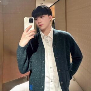 루이비통 캐시미어 가디건 1AIMBO 그린 레플리카 미러급 SA급 S급 고퀄리티 하이엔드 최상급 의류 [남성]