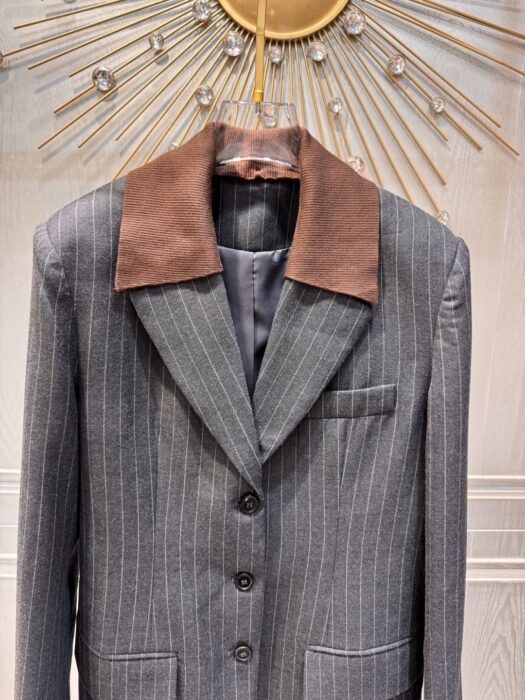 미우미우 싱글 브레스티드 핀스트라이프 자켓 레플리카 미러급 SA급 S급 고퀄리티 하이엔드 최상급 의류 [남성여성공용] 4