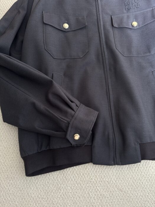 미우미우 로고 자수 골지 니트 재킷 레플리카 미러급 SA급 S급 고퀄리티 하이엔드 최상급 의류 [여성] 14