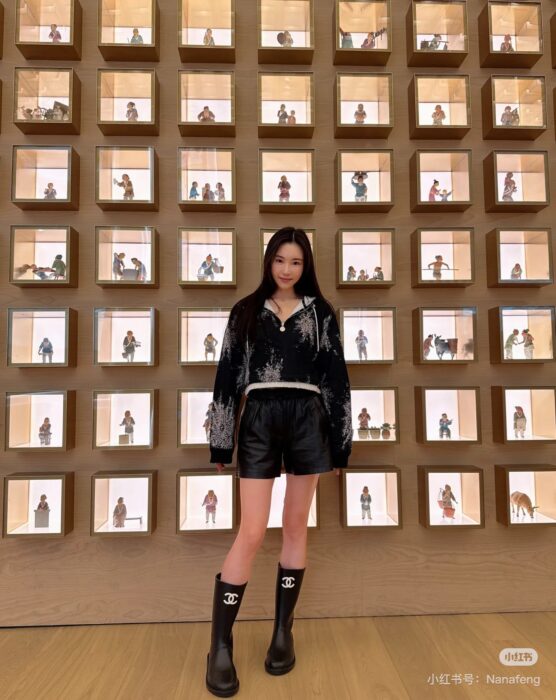 샤넬 하프 지퍼 후드 레플리카 미러급 SA급 S급 고퀄리티 하이엔드 최상급 의류 [여성] 2