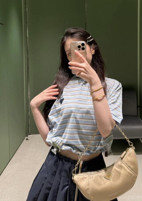 프라다 크롭 스트라이프 피케 폴로 셔츠 레플리카 미러급 SA급 S급 고퀄리티 하이엔드 최상급 의류 [여성] 22